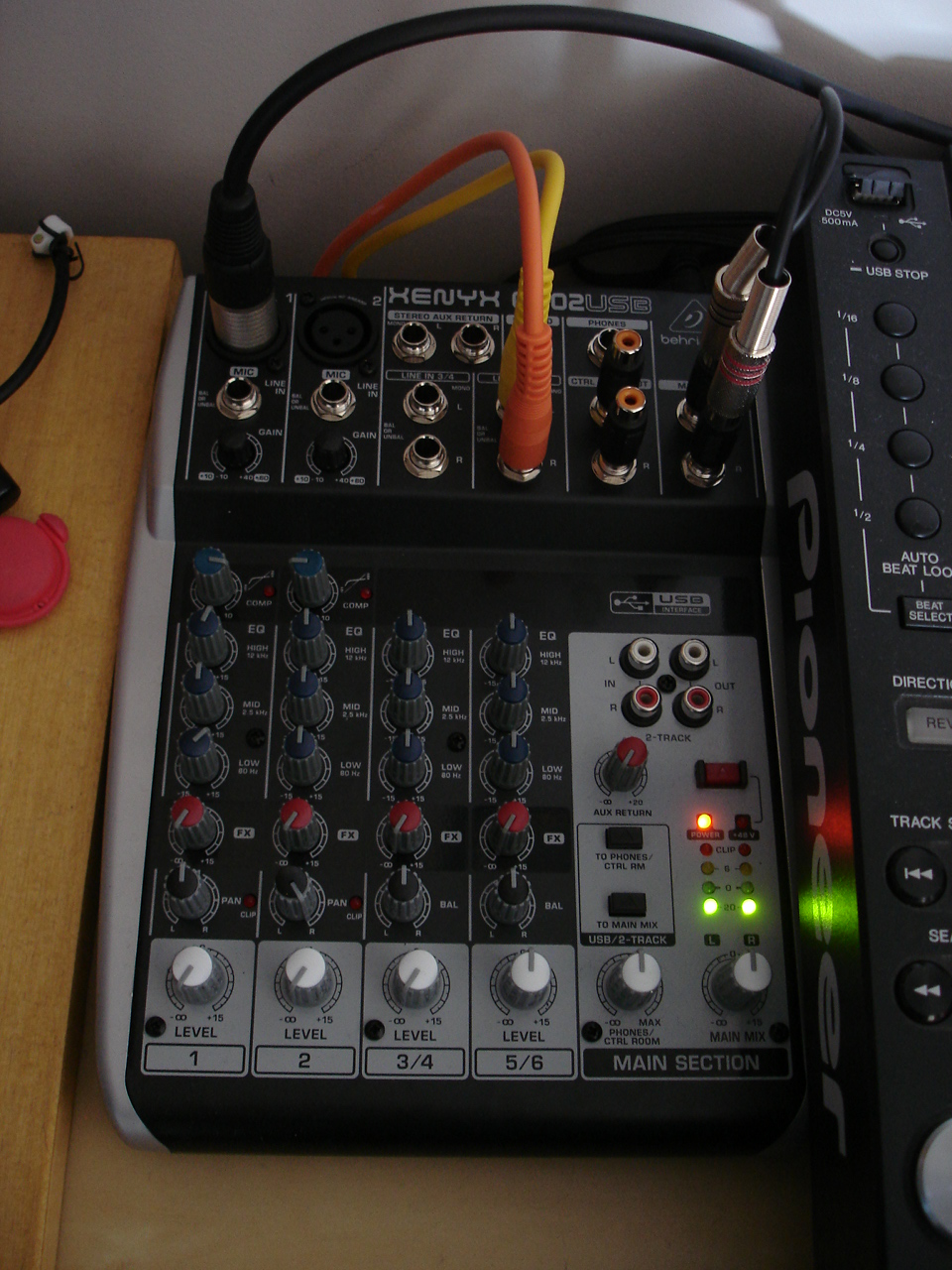 Behringer Xenyx Q802USB