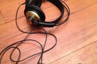 AKG K 121 STUDIO