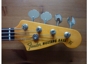 Fender Japan mustang bass vintage white rosewood