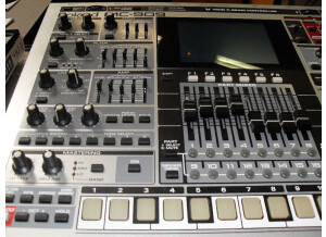 Roland MC-909 Sampling Groovebox (21815)