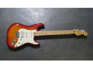 Fender Deluxe Stratocaster HSS Plus Top w/ iOS Connectivity