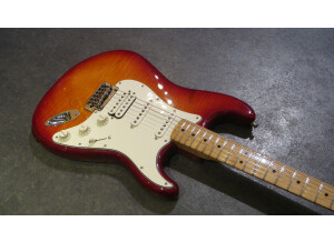 Fender Deluxe Stratocaster HSS Plus Top w/ iOS Connectivity (23702)