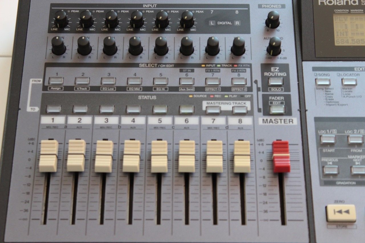 Pictures and images Roland VS-890 - Audiofanzine