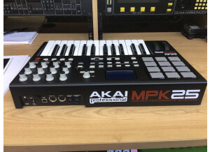 Akai Professional MPK25 (40249)