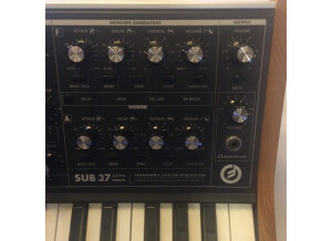 Moog Music SUB 37 (65802)