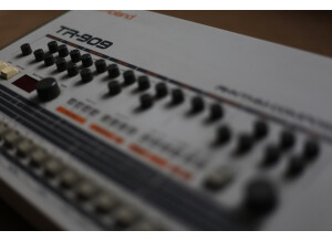 Roland TR-909 (10102)