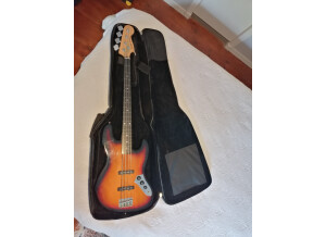 Squier VM JB Fretless_01