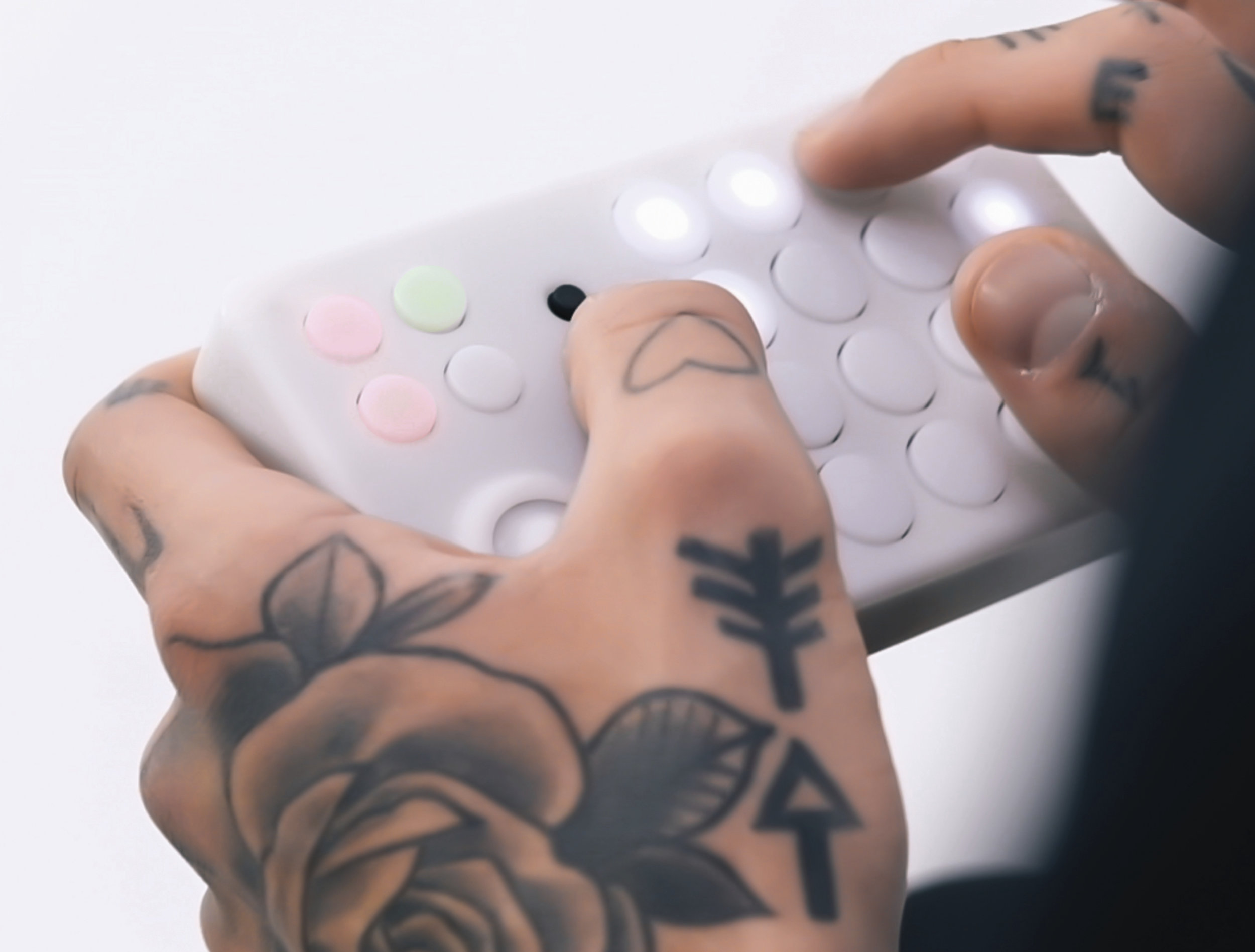 02_bk_offGrid_Til_White