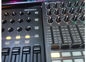 Akai Professional MIDImix (3514)