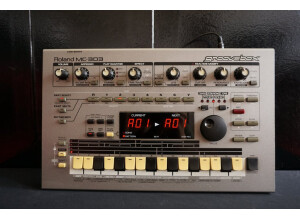 Roland MC-303 (48636)