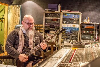 Studio180-16 Studio180-16