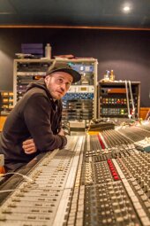 Studio180-9 Studio180-9