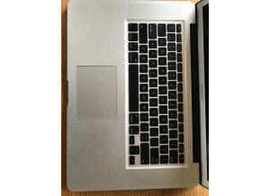 Apple MacBook Pro 15" Core i7 quadricœur à 2,0 GHz (93720)