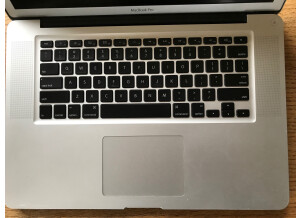 Apple MacBook Pro 15" Core i7 quadricœur à 2,0 GHz (45700)