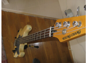 Young Chang Jazz Bass (32497)
