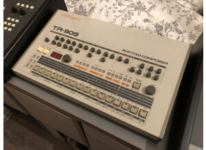Roland TR-909 (82637)