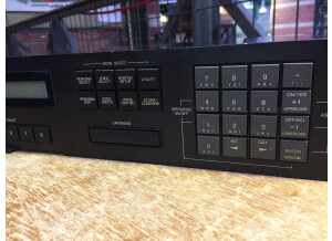 Yamaha TX802 (39383)