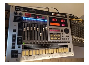 Roland MC-808 (7040)