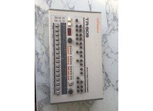 Roland TR-909 (22220)
