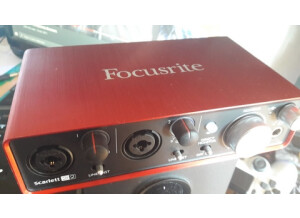 Focusrite Scarlett2 2i2 (849)