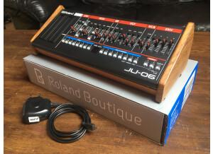 Roland JU-06 (90943)