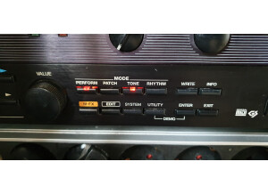 Roland SC-880 (8758)