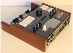 Mojo Desktop Slant Rear