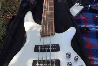 Ibanez SR305E