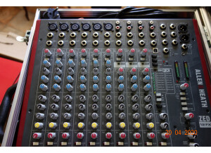 Allen&Heath-FX12-b.JPG