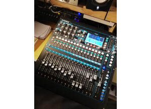 Allen & Heath Qu-16 (64206)