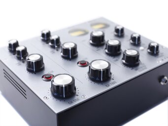 MasterSounds Radius 2 mk3 : radius-2-silver-Close MasterSounds Radius 2 mk3 : radius-2-silver-Close