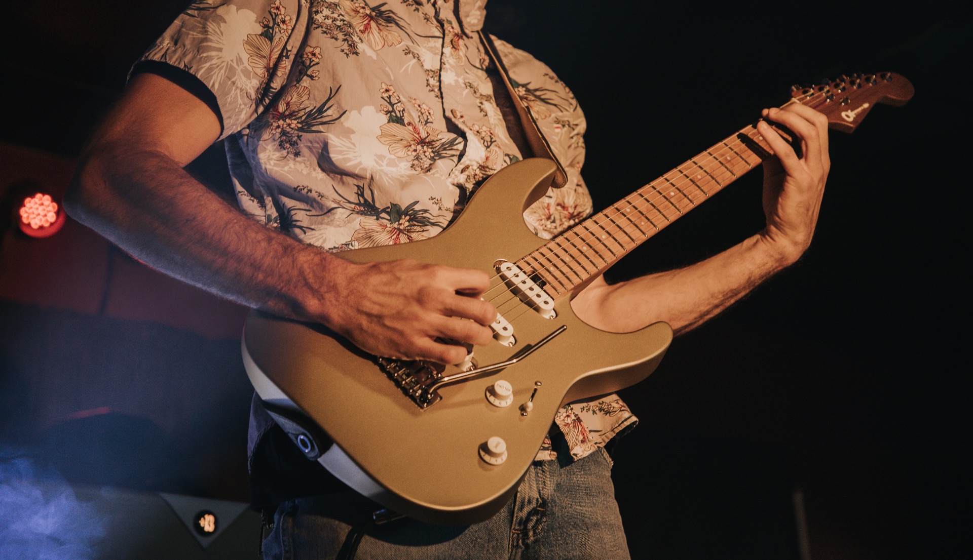 Pro-Mod-DK22-SSS-2PT-CMREV-Caramelized-Maple-Fingerboard-Pharaohs-Gold012