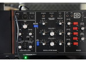 Behringer Model D (15318)