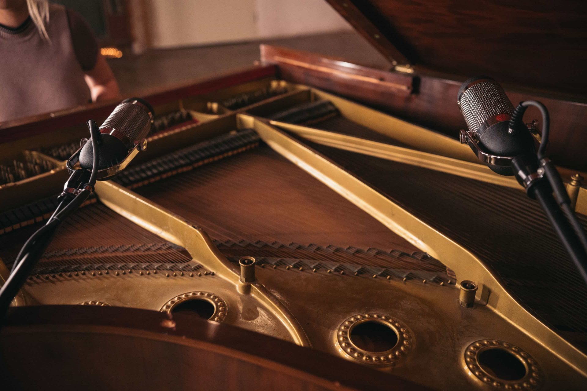 Hero-R84-Grand-Piano