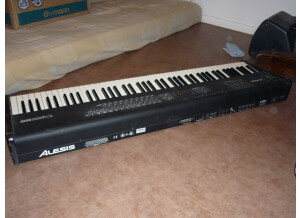 Alesis QS8 (57901)