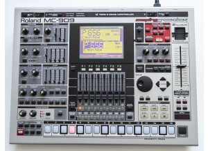Roland MC-909 Sampling Groovebox (88910)