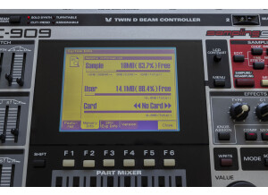 Roland MC-909 Sampling Groovebox (51178)