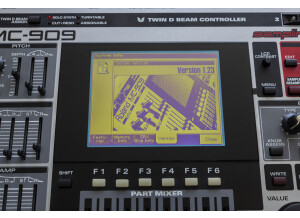 Roland MC-909 Sampling Groovebox (92912)