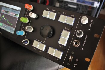 Essence FM_2tof 03.JPG Essence FM_2tof 03.JPG