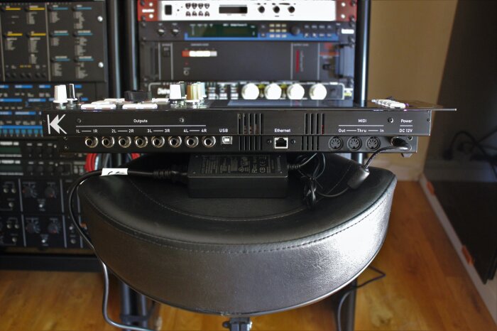 Essence FM_2tof 08.JPG Essence FM_2tof 08.JPG