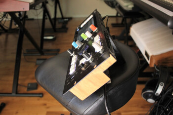 Essence FM_2tof 06.JPG Essence FM_2tof 06.JPG