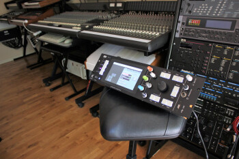 Essence FM_2tof 05.JPG Essence FM_2tof 05.JPG