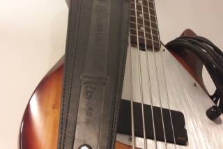Music Man SUB Sterling 5