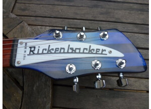 Rickenbacker 330 bleue