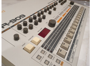 Roland TR-909 (92860)