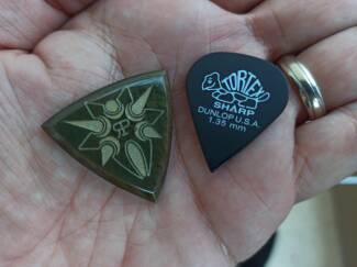 Riki le Plectrier 3 pointes Galalithe