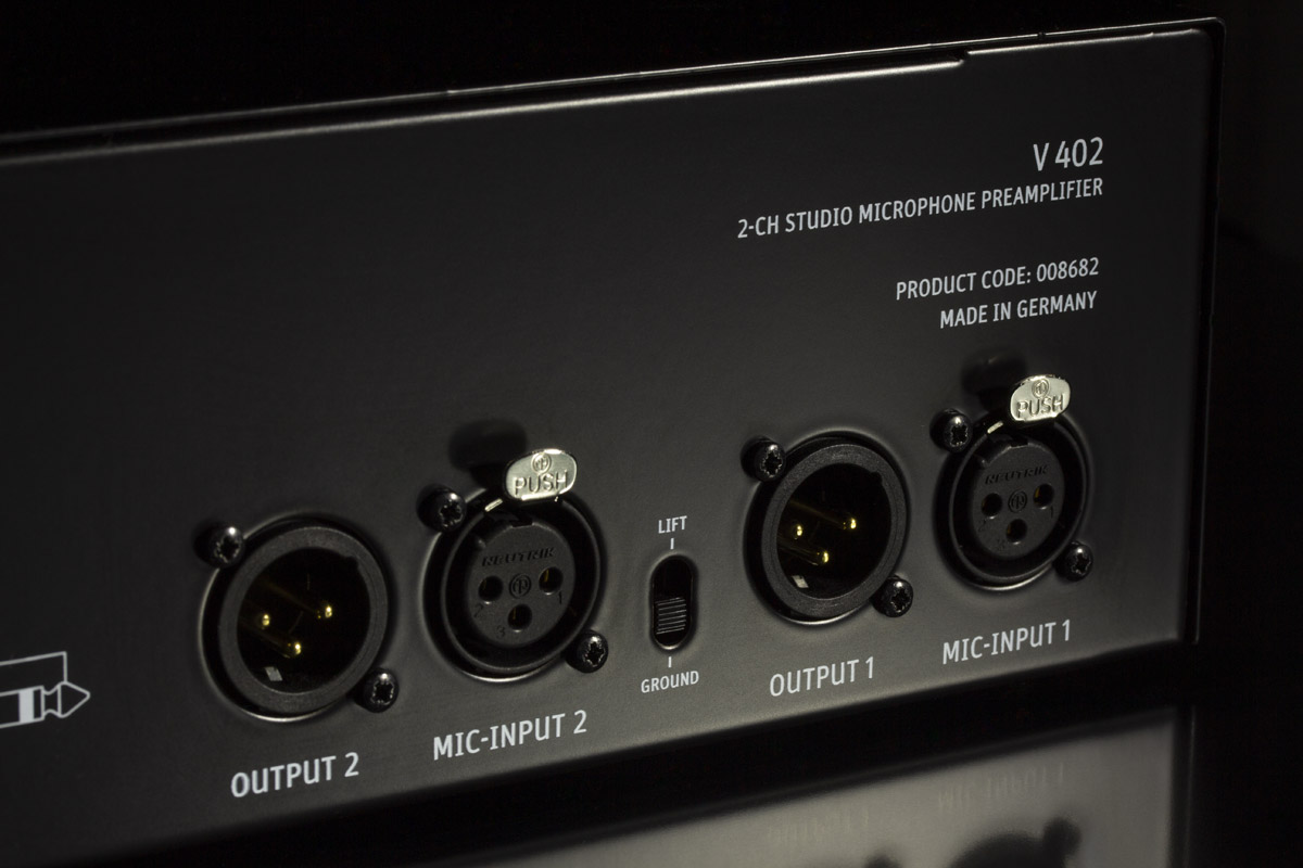 x1_V-402-Back-Right_Neumann-PreAmp_G