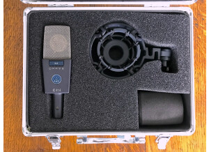 AKG 1
