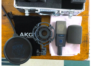 AKG 2