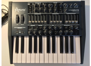 Roland JUNO-6 (1556)